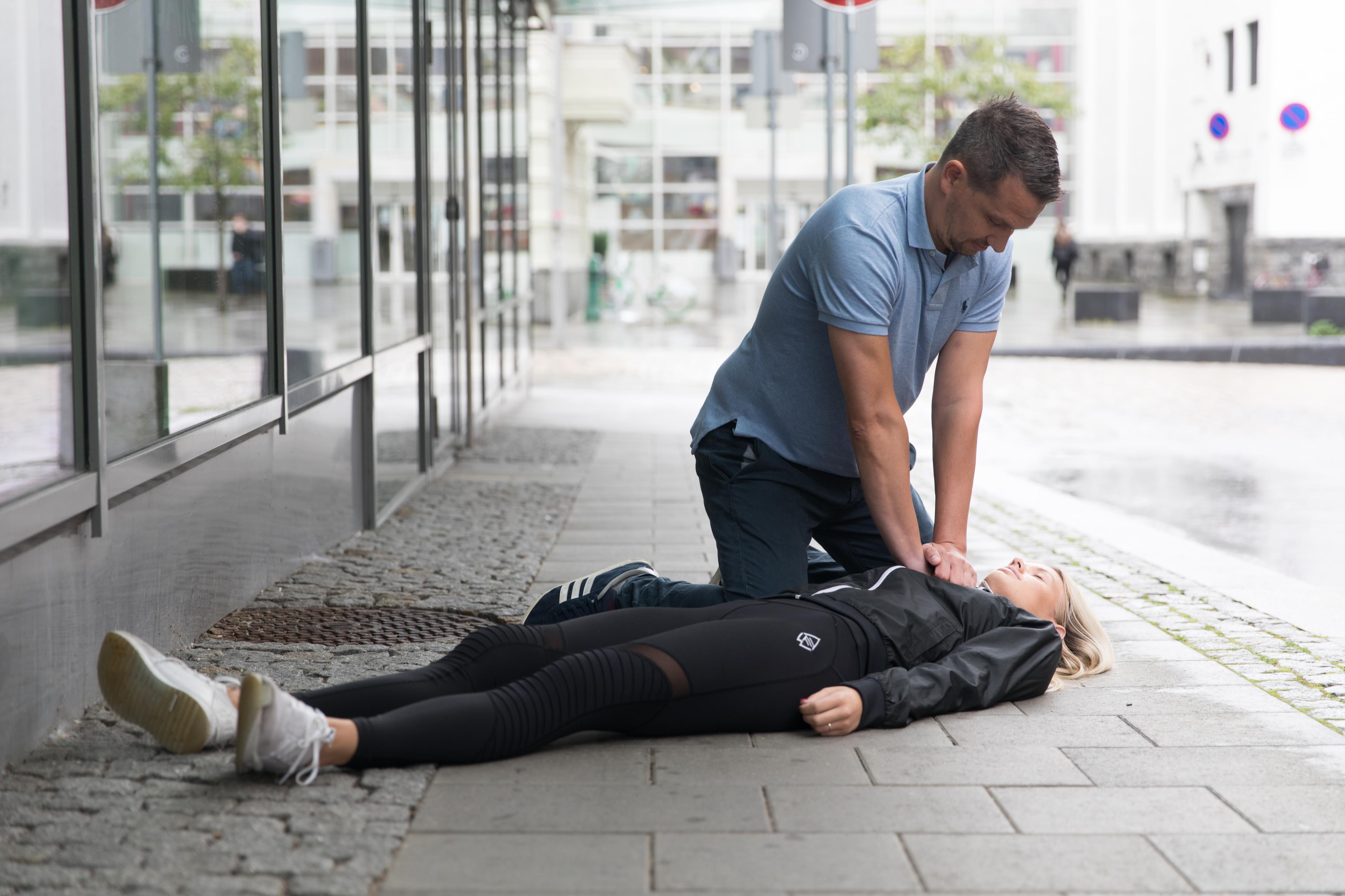 472 personer overlevde i 2025