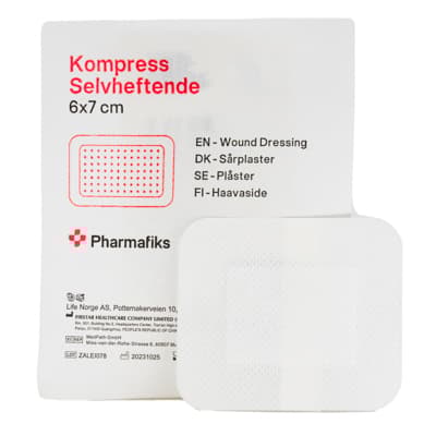 FM407020 Kompress Selvheftende Pharmafiks 6x7cm_front m produkt.JPG