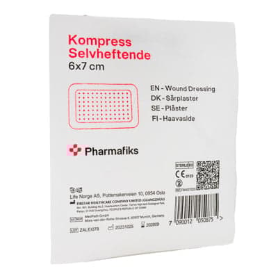 FM407020 Kompress Selvheftende Pharmafiks 6x7cm_venstre.JPG