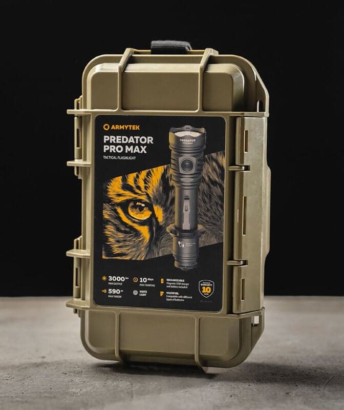 F08201PC Armytek Predator Pro Max Lommelykt 3000 lm.jpg
