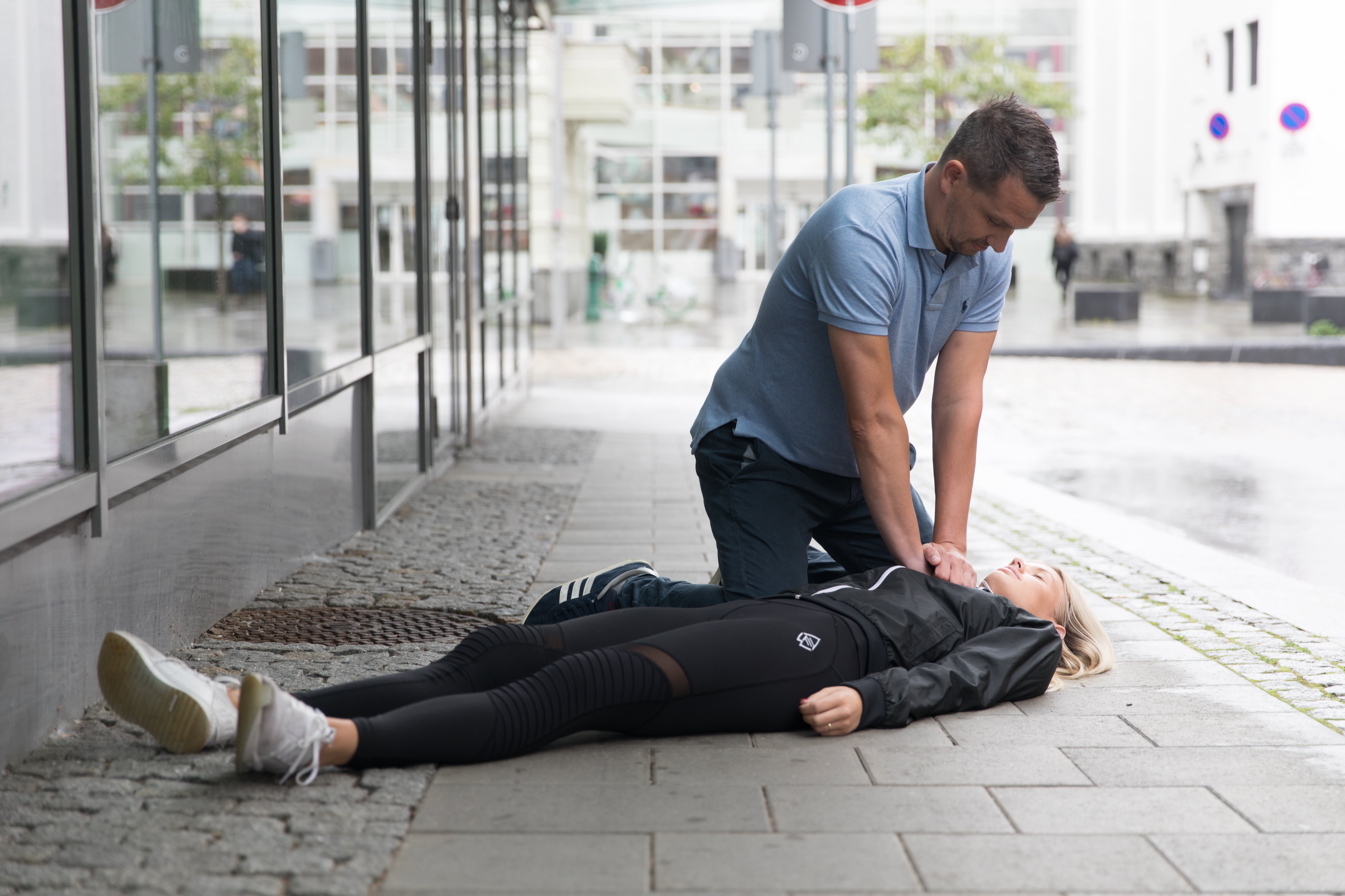 F&oslash;rstehjelps ute